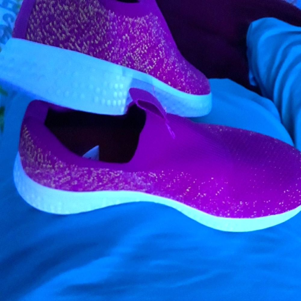 New Women's Avia Tennis Shoes